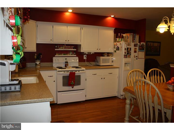 804 Sheldon Road Willow Grove, PA 19090 - Photo 6 of 15 Kitchen