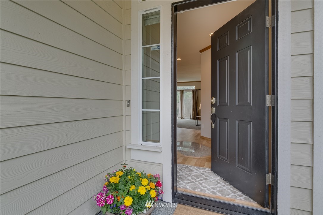 22733 9th Avenue Southeast Bothell, WA 98021 - Photo 3 of 23