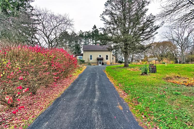 924 Herman Road Butler, PA 16002 - Photo 4 of 21