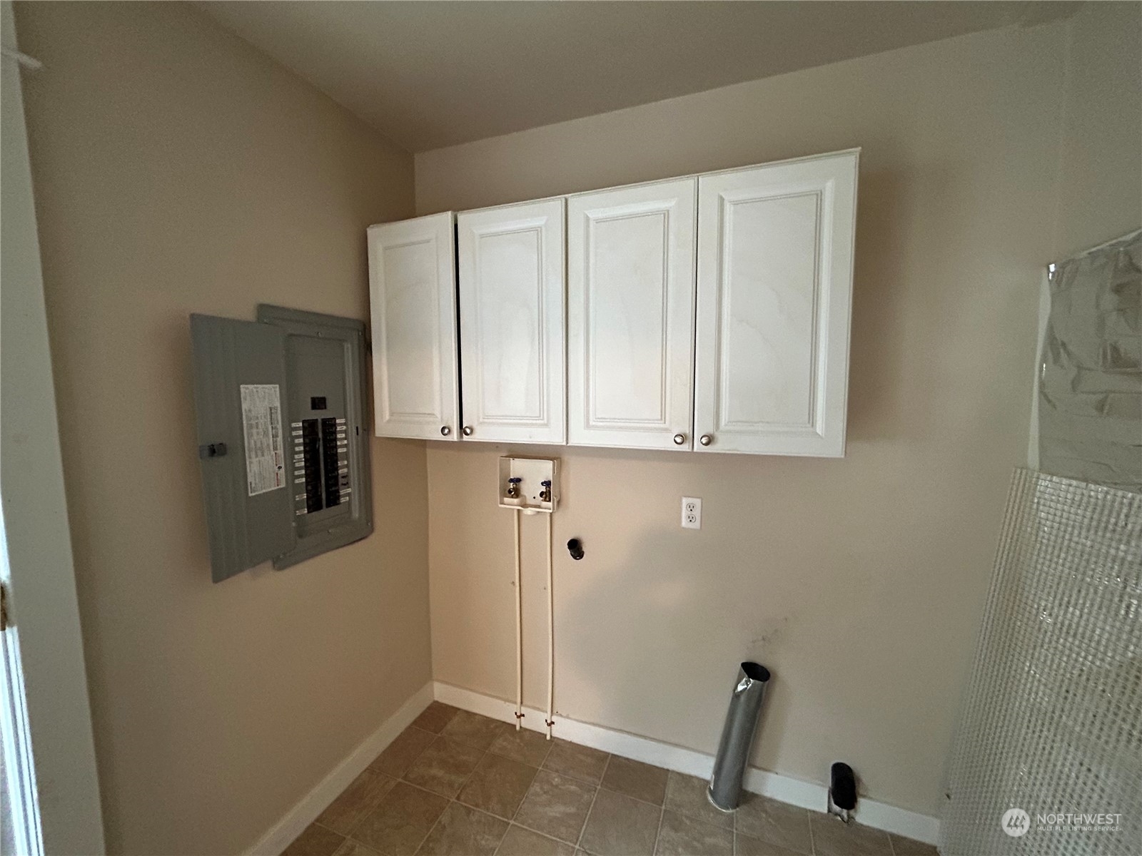 6919 Cady Road Everett, WA 98203 - Photo 11 of 29 a bathroom with a sink