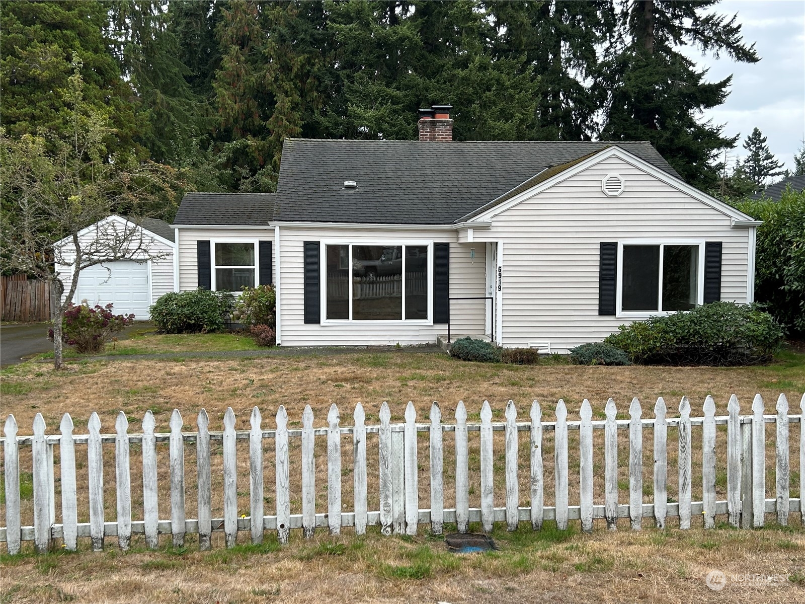 6919 Cady Road Everett, WA 98203 - Photo 2 of 29 a front view of a house with a garden