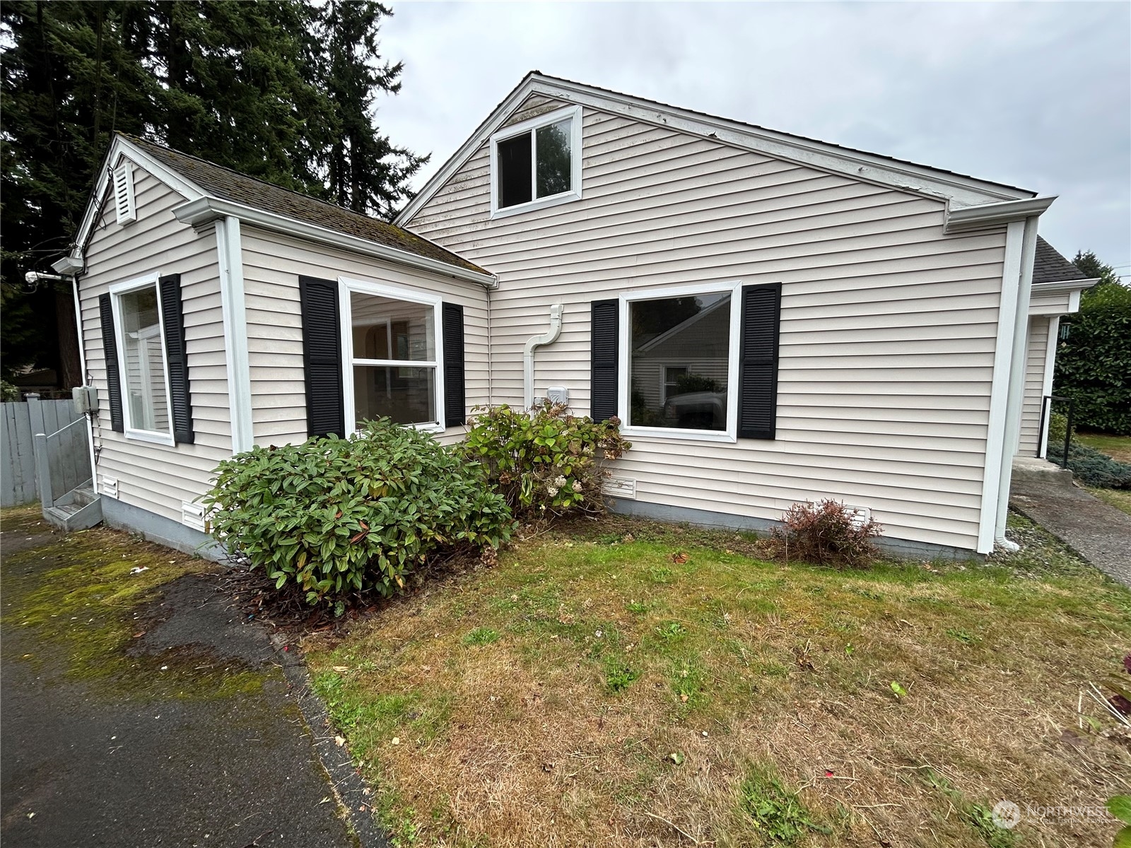 6919 Cady Road Everett, WA 98203 - Photo 28 of 29 a view of a house with backyard and garden