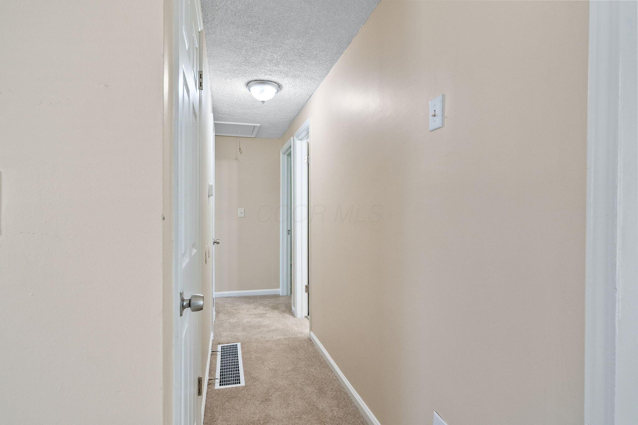 5220 Refugee Road Columbus, OH 43232 - Photo 21 of 48 21-web-or-mls-A7409938-2