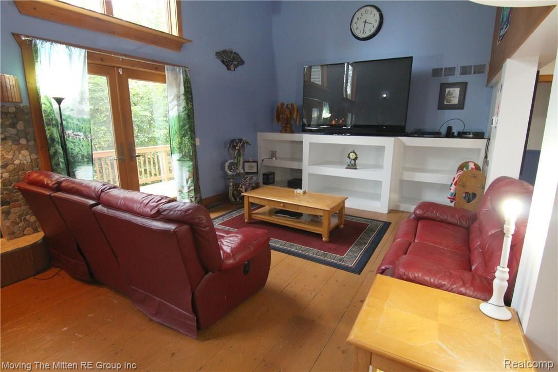 41848 Riggs Road Belleville, MI 48111 - Photo 2 of 30 Riggs Rd Great Room 3.jpg
