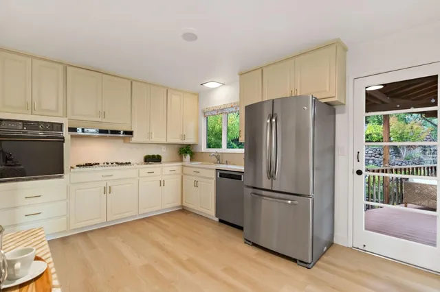 $2,499,000 | 3848 Vineyard Drive, Redwood City, CA 94061