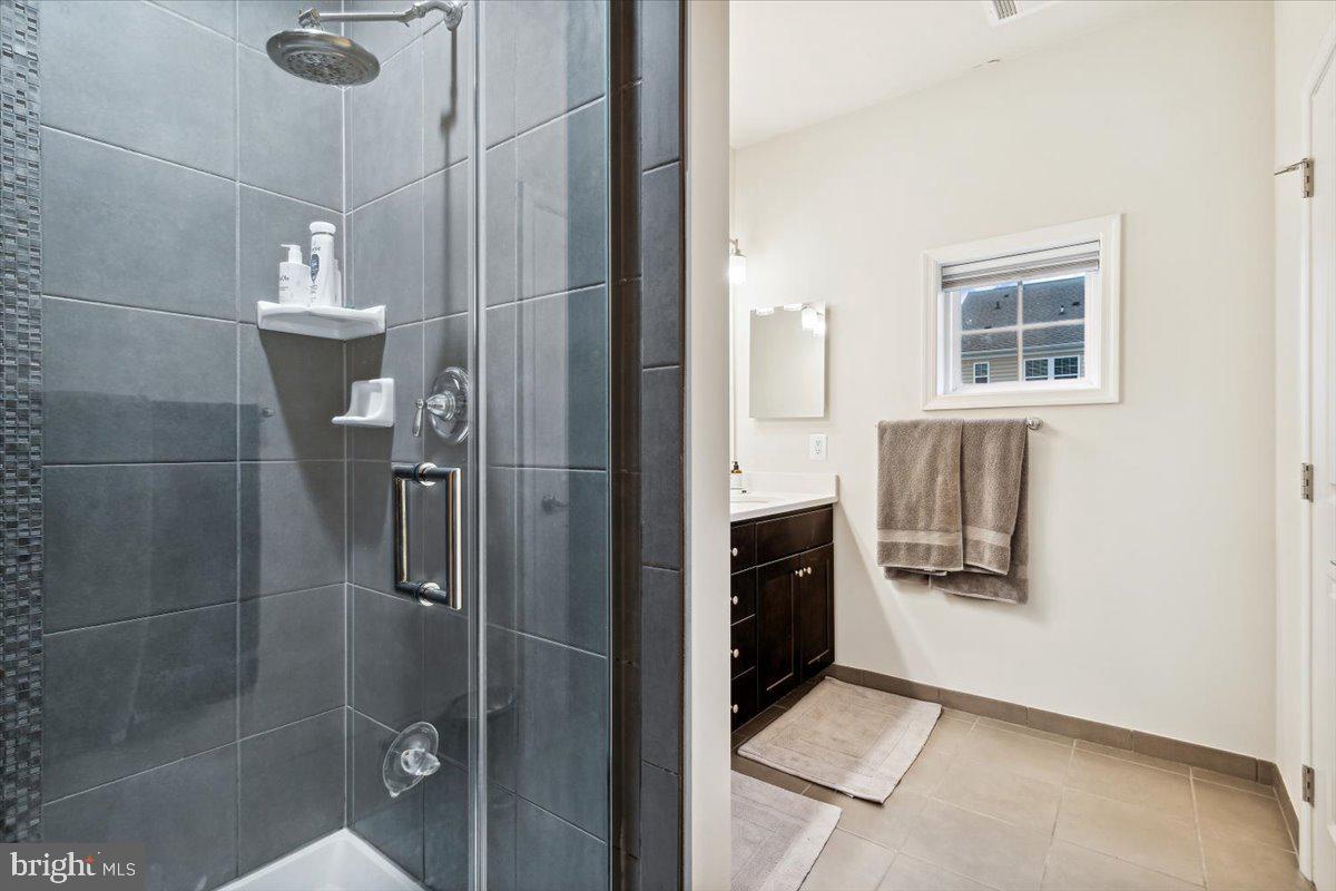1141 Holden Road Frederick, MD 21701 - Photo 25 of 55 En-suite Shower Stall