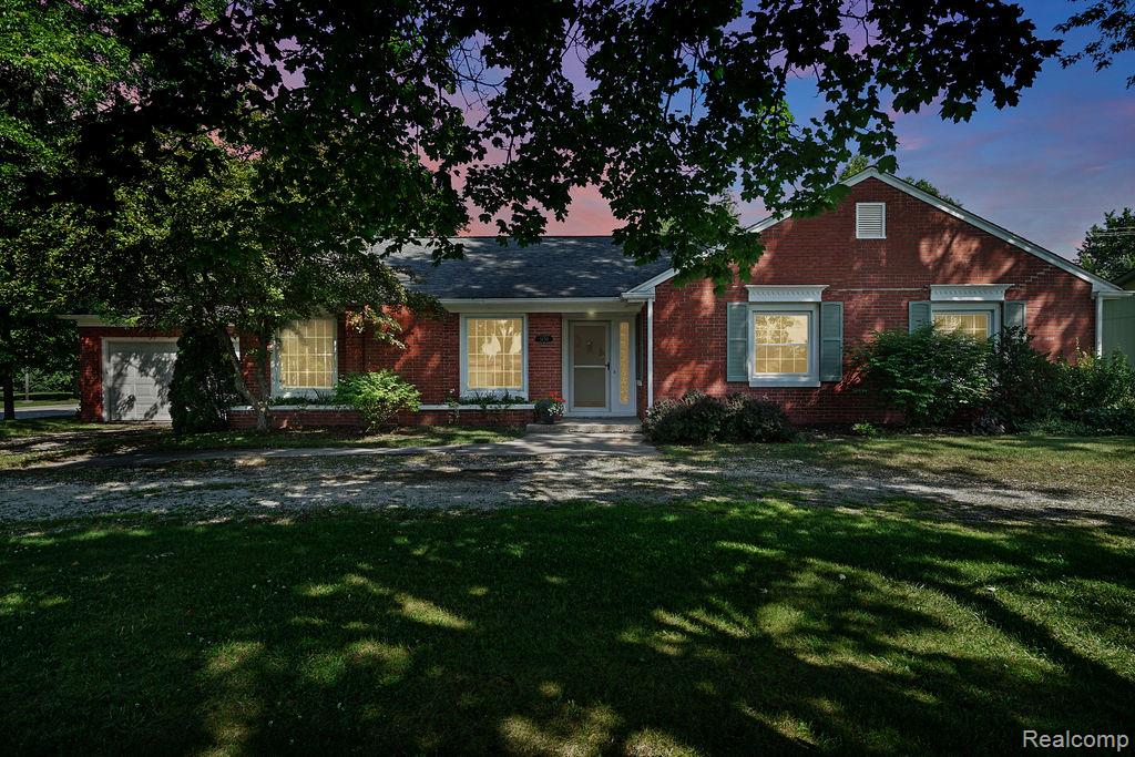 3150 Davison Road Lapeer, MI 48446 - Photo 2 of 33 DSC08858-1.jpg