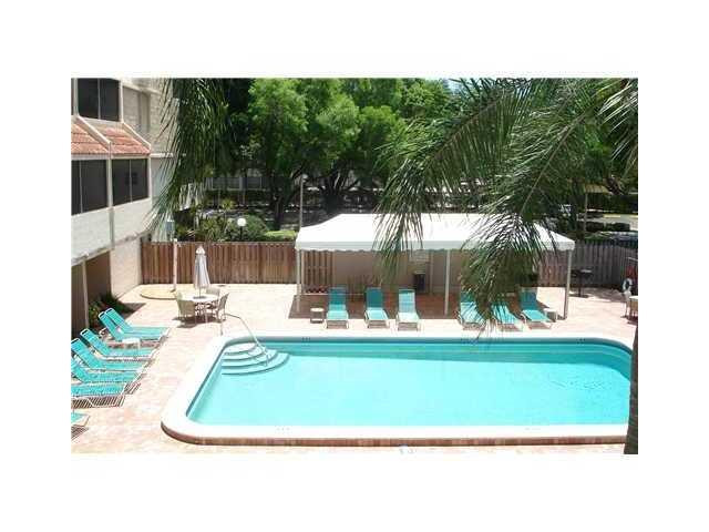 6800 Cypress Road, Unit 409 Plantation, FL 33317 - Photo 3 of 3 Exterior Front