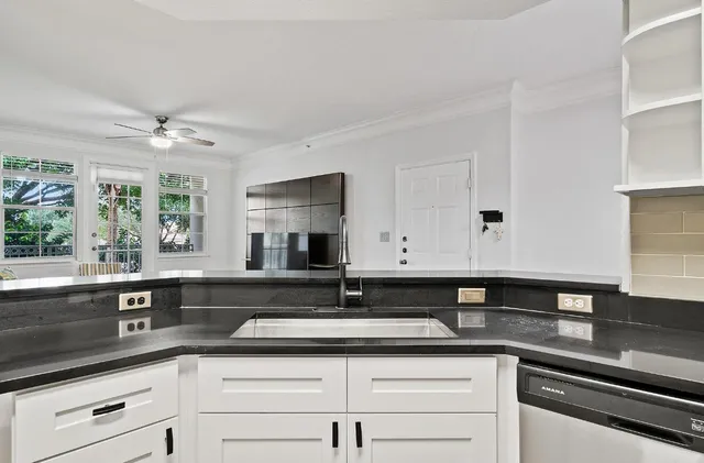 $229,000 | 9857 Baywinds Boulevard, Unit 9206, West Palm Beach, FL 33411