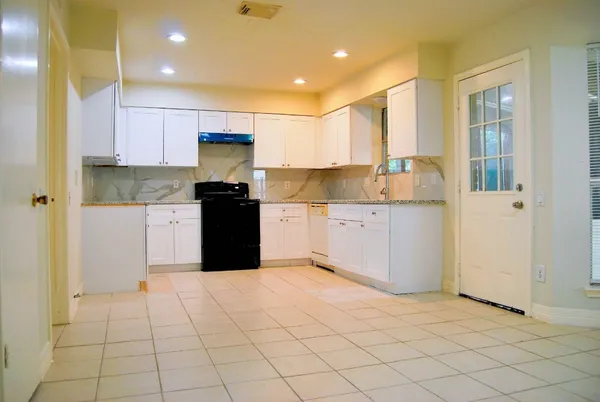 $2,100 | 2127 Woodland Springs Street, Houston, TX 77077