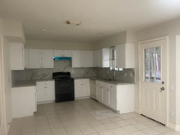 $2,100 | 2127 Woodland Springs Street, Houston, TX 77077