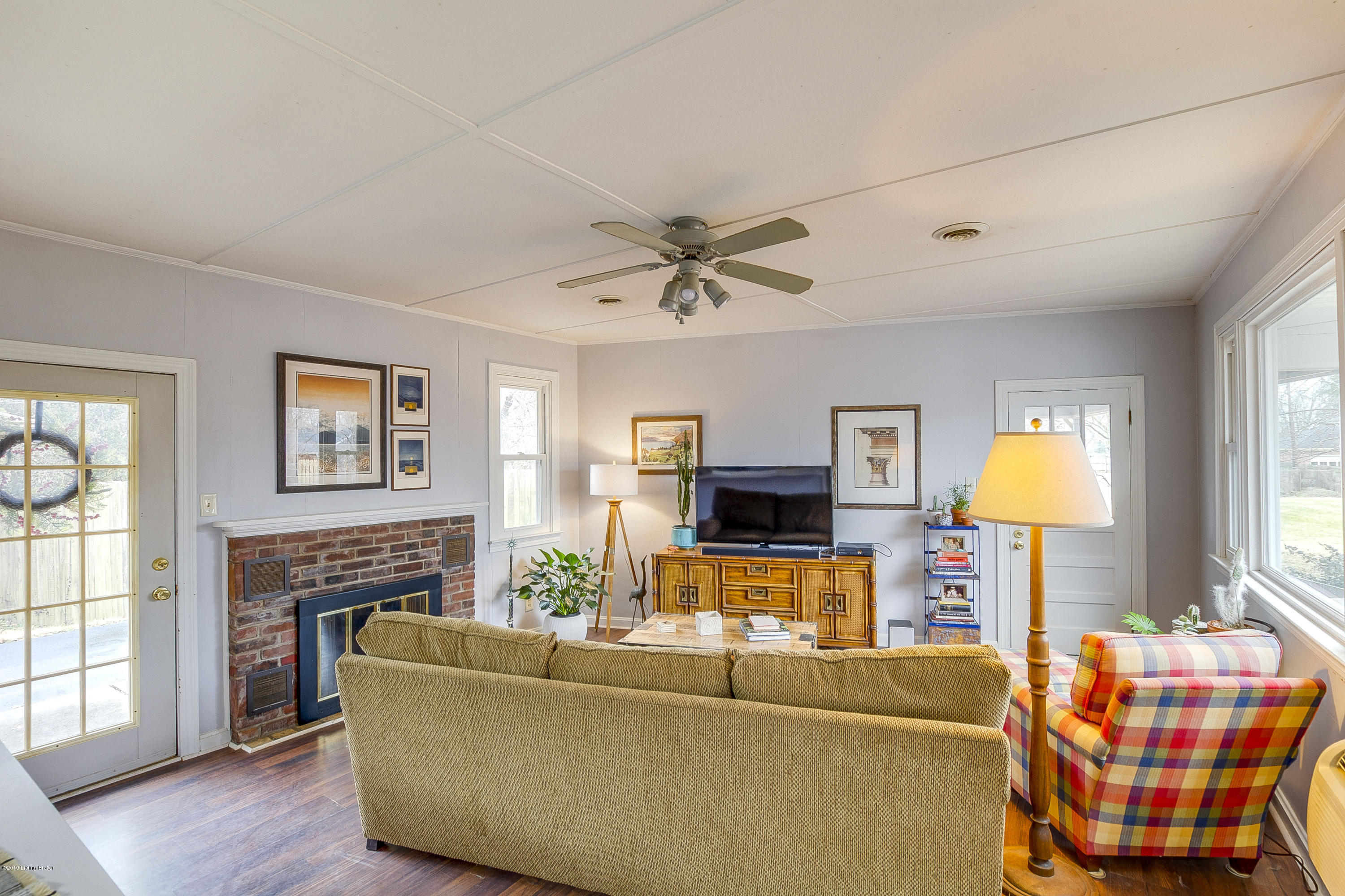 9202 Hunter Road Louisville, KY 40242 - Photo 10 of 26 Living Room