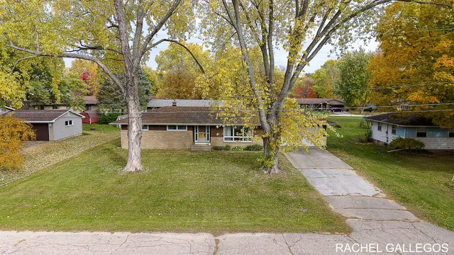 $299,900 | 3615 Diamond Drive, Hamilton, MI 49419