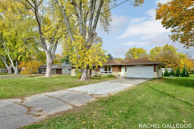 $299,900 | 3615 Diamond Drive, Hamilton, MI 49419