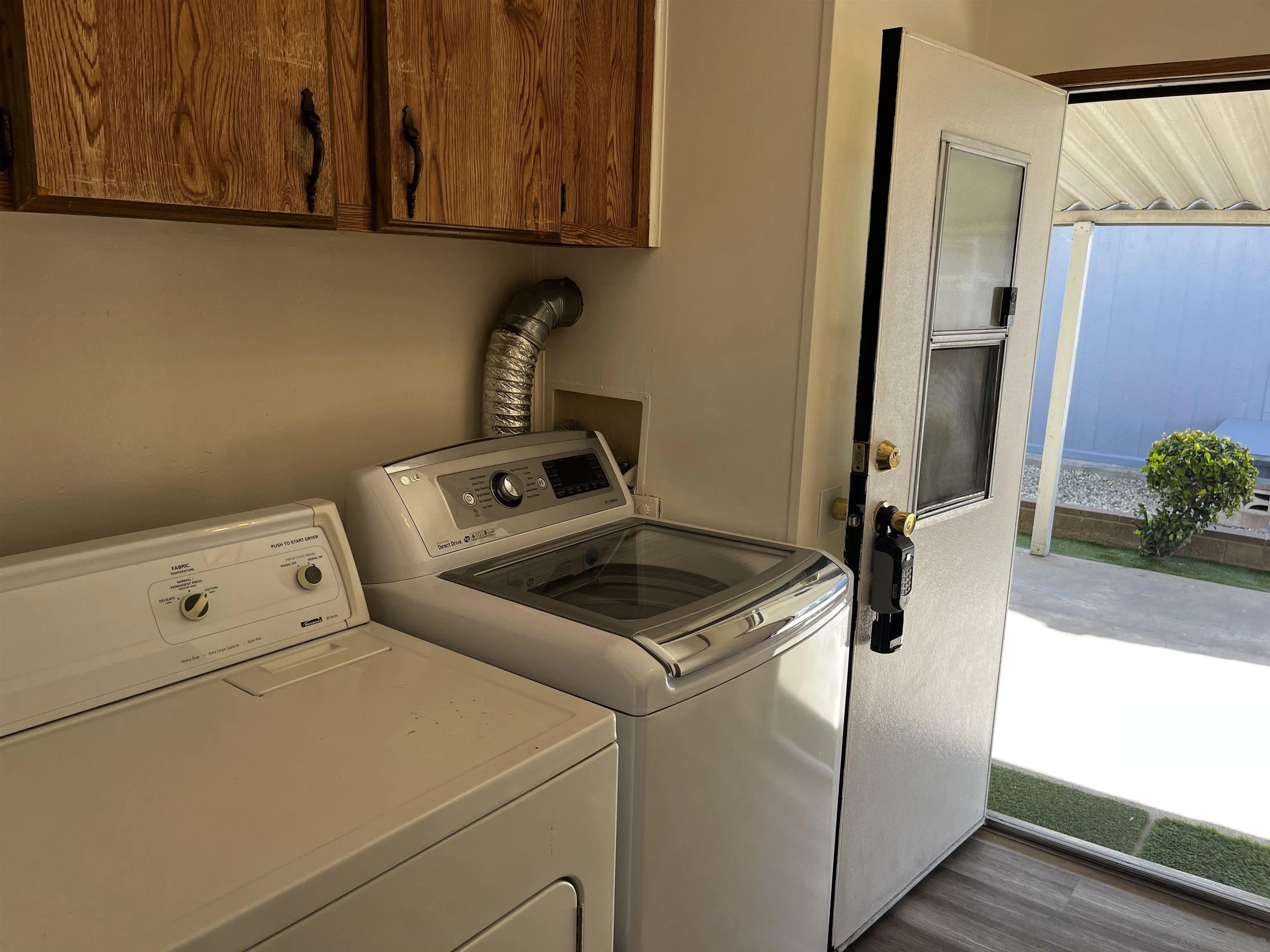 909 Richland Road, Unit 134 San Marcos, CA 92069 - Photo 4 of 44 a utility room with dryer and washer