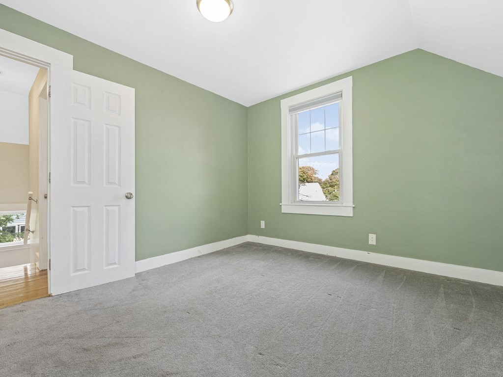89 Green Street Wakefield, MA 01880 - Photo 17 of 38 an empty room with windows