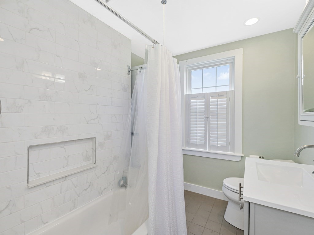 89 Green Street Wakefield, MA 01880 - Photo 21 of 38 a bathroom with a toilet sink and tub