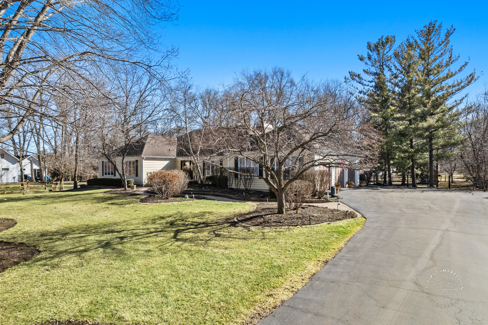 32W225 Pratt Road Wayne, IL 60184 - Photo 2 of 36