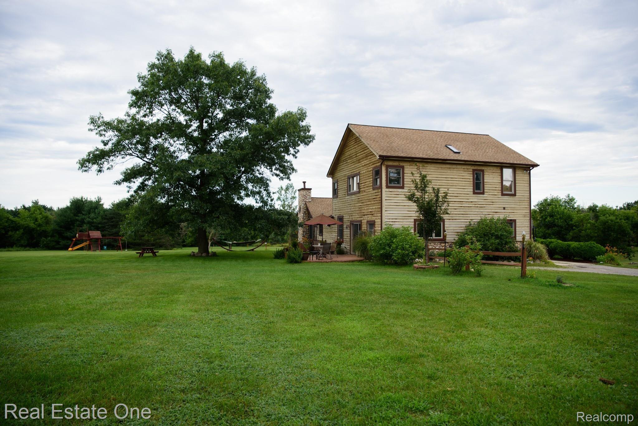 9742 Clyde Road Fenton, MI 48430 - Photo 17 of 54 DSP_3706.jpg