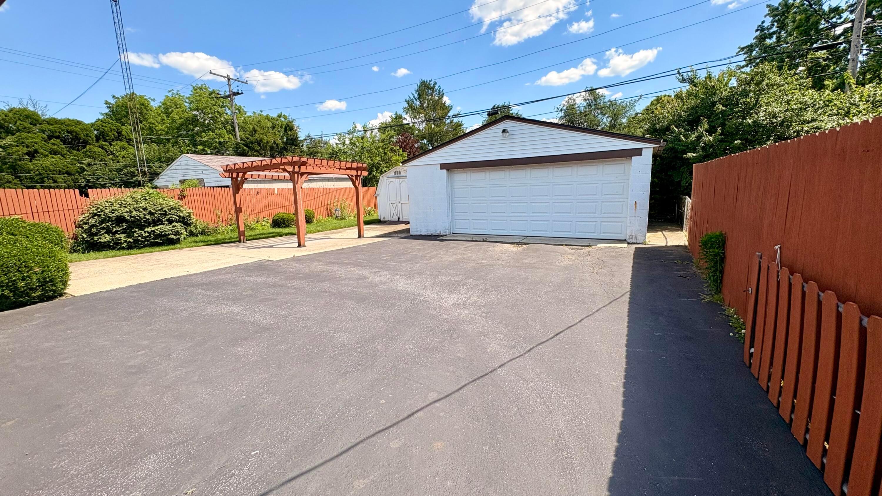 3321 Eakin Road Columbus, OH 43204 - Photo 4 of 21