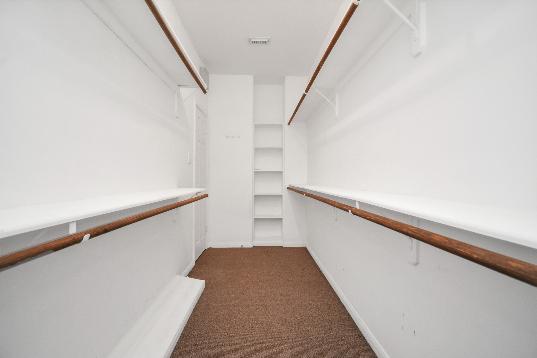 1137 West 24th Street, Unit A Houston, TX 77008 - Photo 31 of 40 Primary bedroom closet.