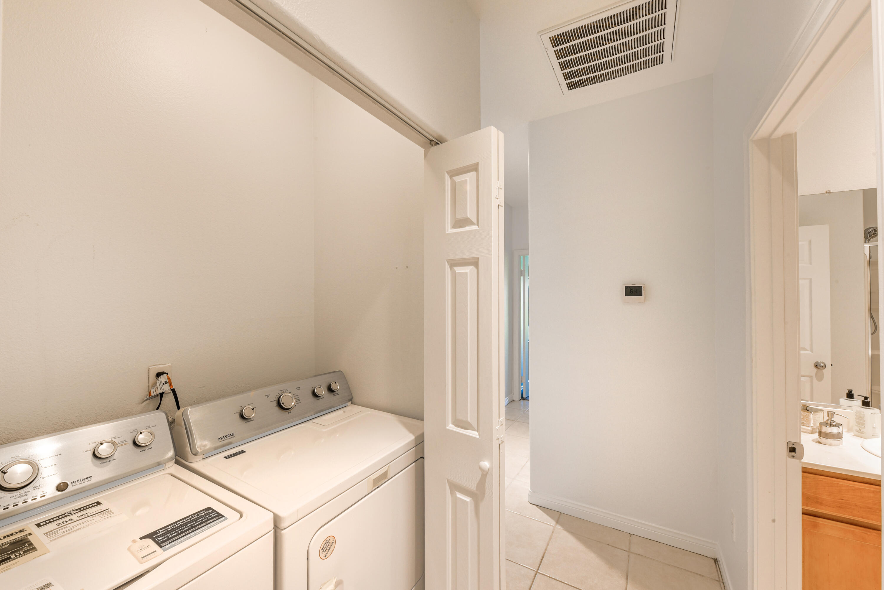 82346 Lancaster Way, Unit 125 Indio, CA 92201 - Photo 20 of 34 a utility room with dryer and washer