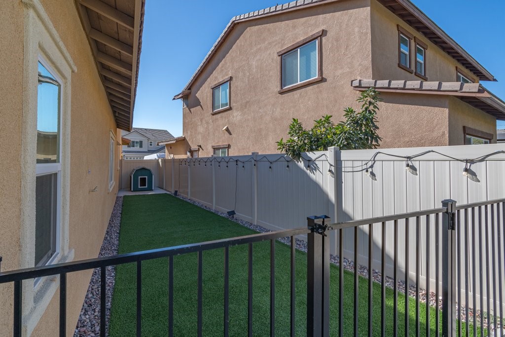 35851 Esperia Way Fallbrook, CA 92028 - Photo 23 of 28 a view of a house with wooden fence