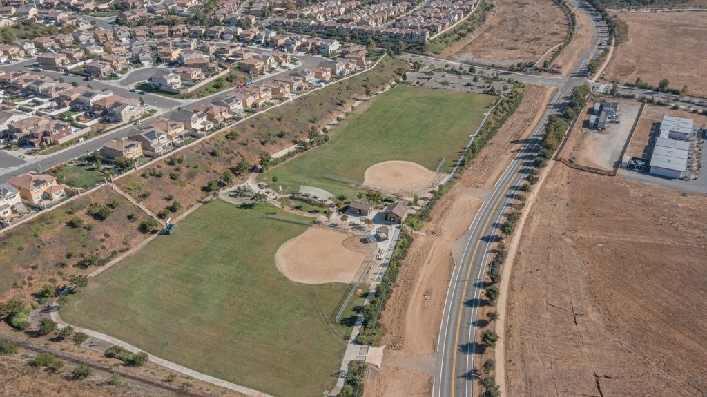 35851 Esperia Way Fallbrook, CA 92028 - Photo 27 of 28 an aerial view of a house