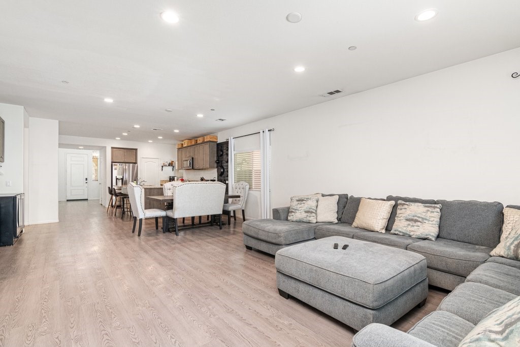 35851 Esperia Way Fallbrook, CA 92028 - Photo 9 of 28 a living room with furniture and white walls