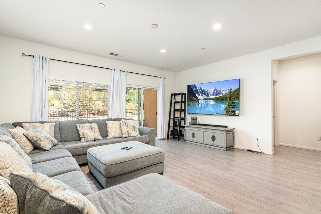 35851 Esperia Way Fallbrook, CA 92028 - Photo 10 of 28 a living room with furniture and a flat screen tv