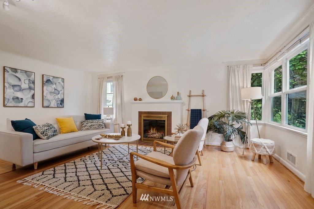 528 North 79th Street Seattle, WA 98103 - Photo 3 of 36 Gallery Image 3