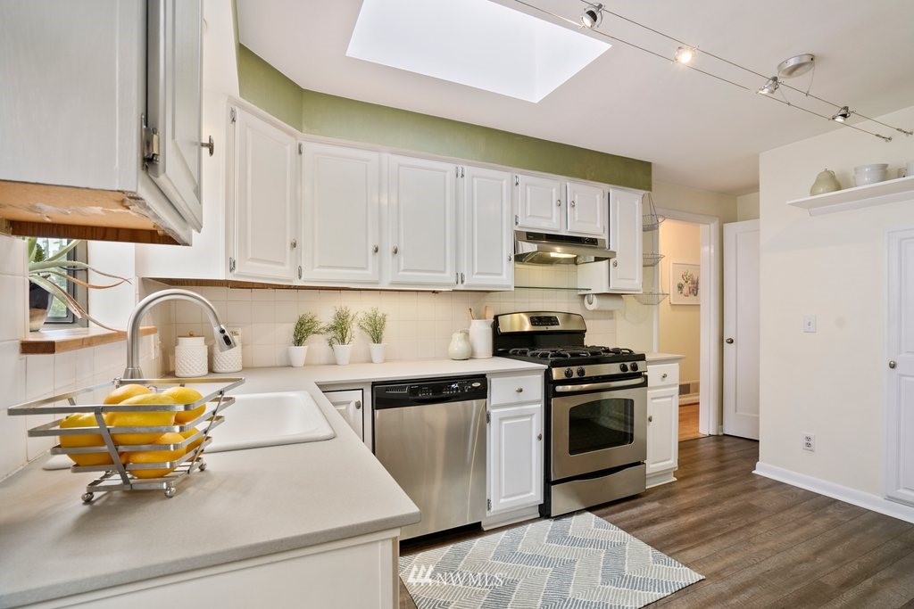528 North 79th Street Seattle, WA 98103 - Photo 7 of 36 Gallery Image 7
