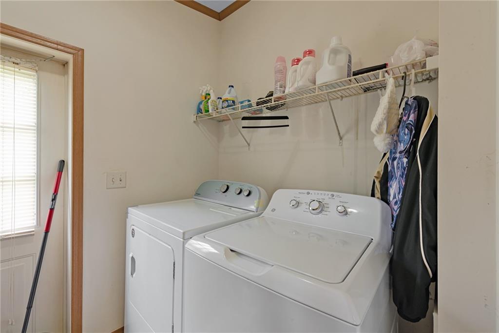 3942 Utah Court Export, PA 15632 - Photo 18 of 24 a utility room with dryer and washer