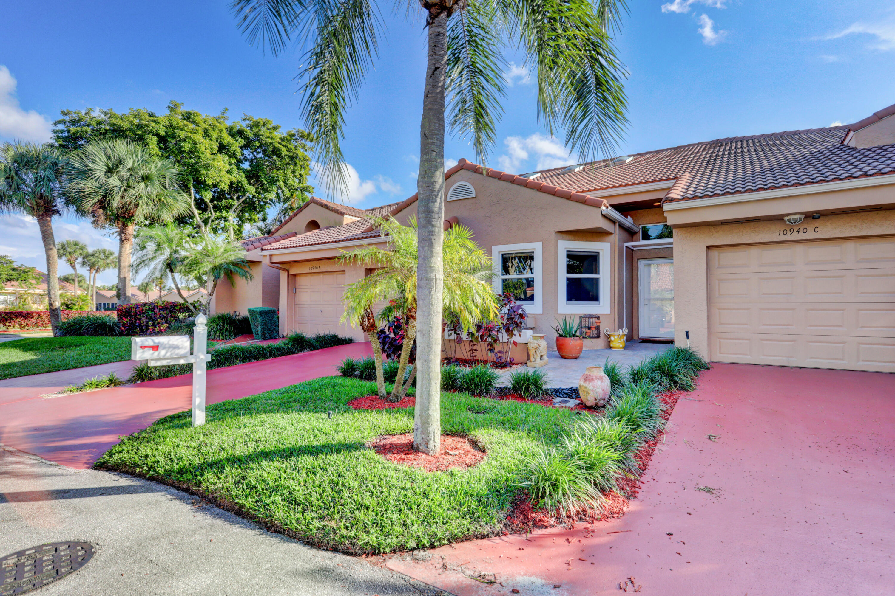 10940 Ladera Lane, Unit B Boca Raton, FL 33498 - Photo 3 of 53 02_320a4176_79_80_81_82