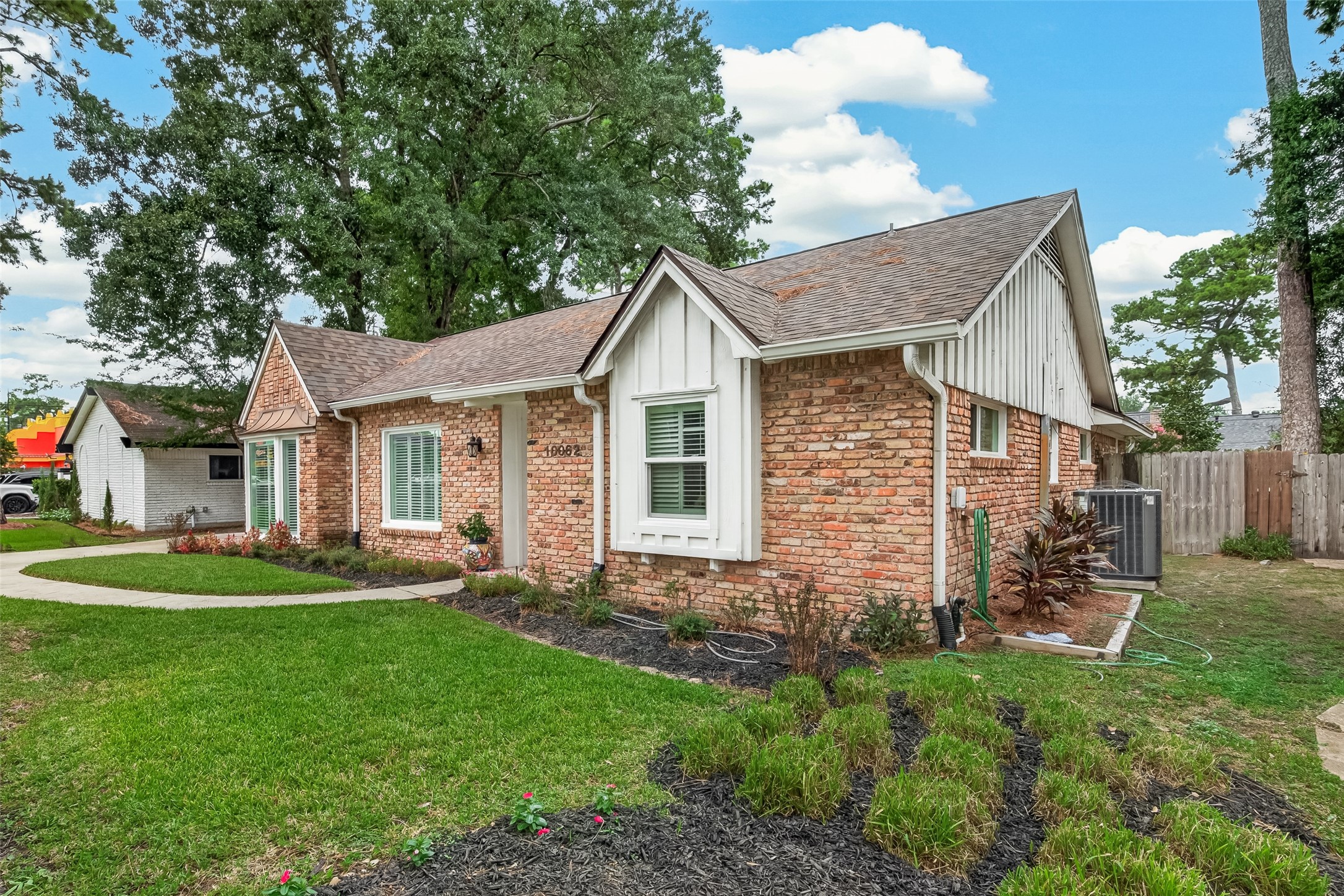 10062 Warwana Road Houston, TX 77080 - Photo 4 of 41 Gallery Image 4