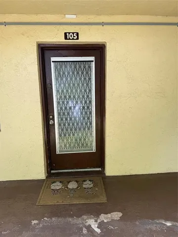 a view of entryway with a small space