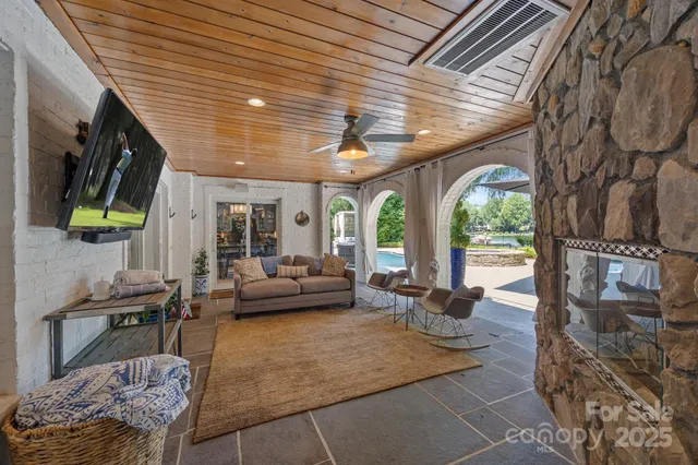 $3,840,000 | 19506 Mary Ardrey Circle, Cornelius, NC 28031