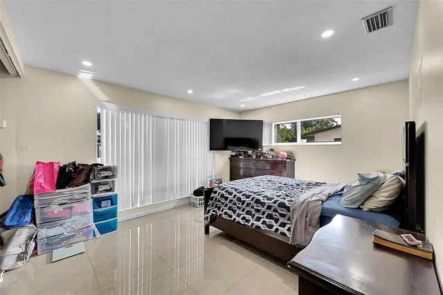 $569,999 | 300 Kathy Lane, Margate, FL 33068