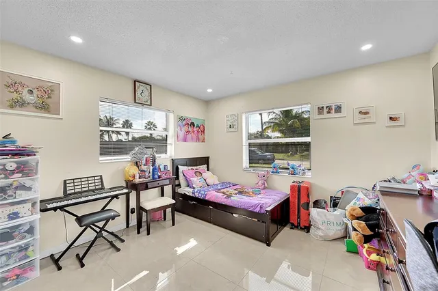 $569,999 | 300 Kathy Lane, Margate, FL 33068