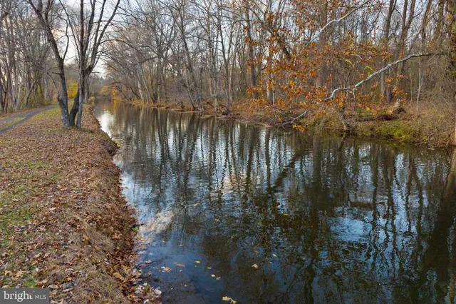 a picture of lake view