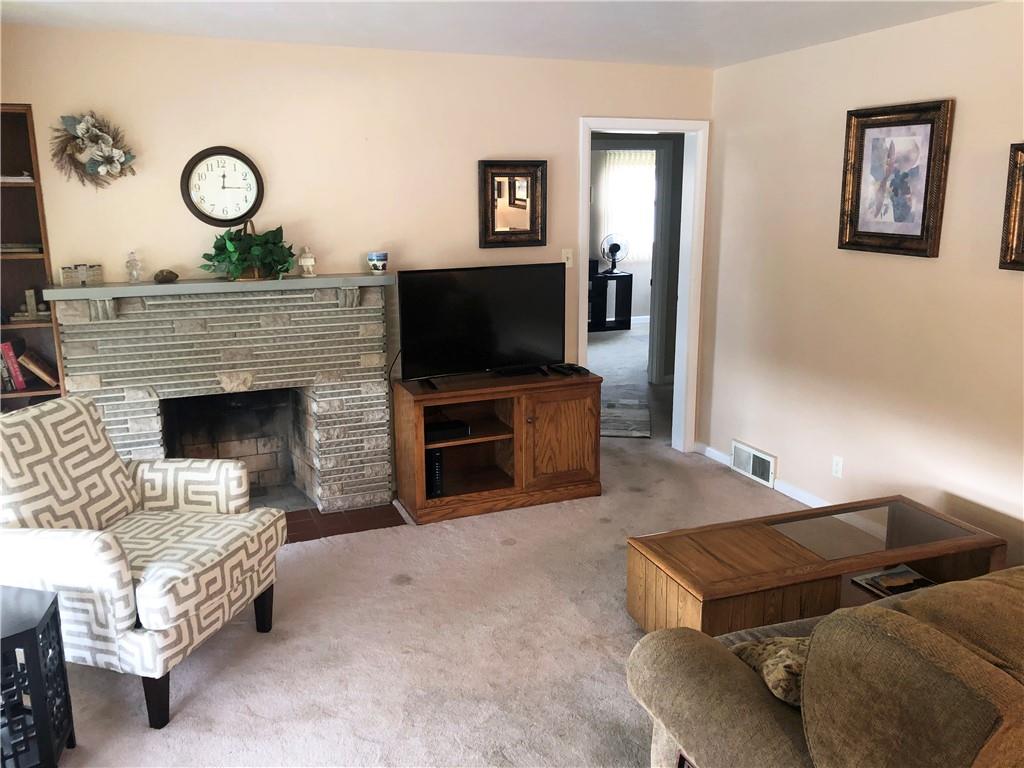 626 Farm Lane Rochester, PA 15074 - Photo 4 of 24