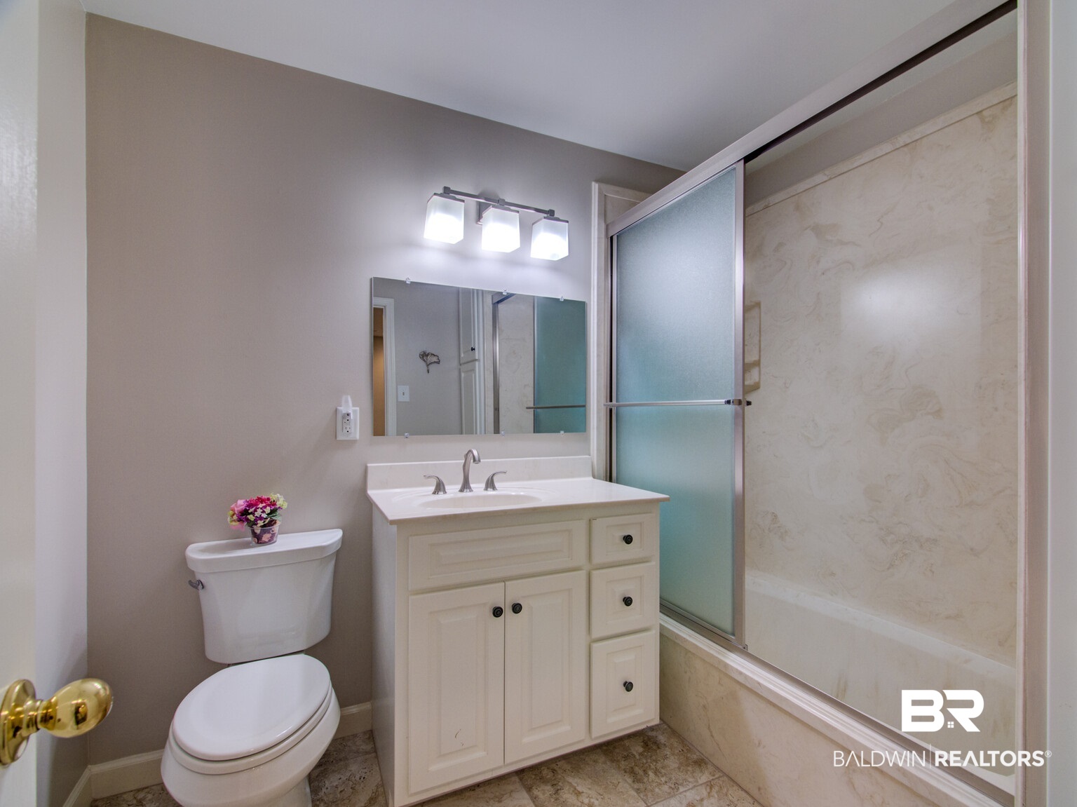 6401 Thompson Lane Daphne, AL 36526 - Photo 36 of 38 Upstairs bathroom