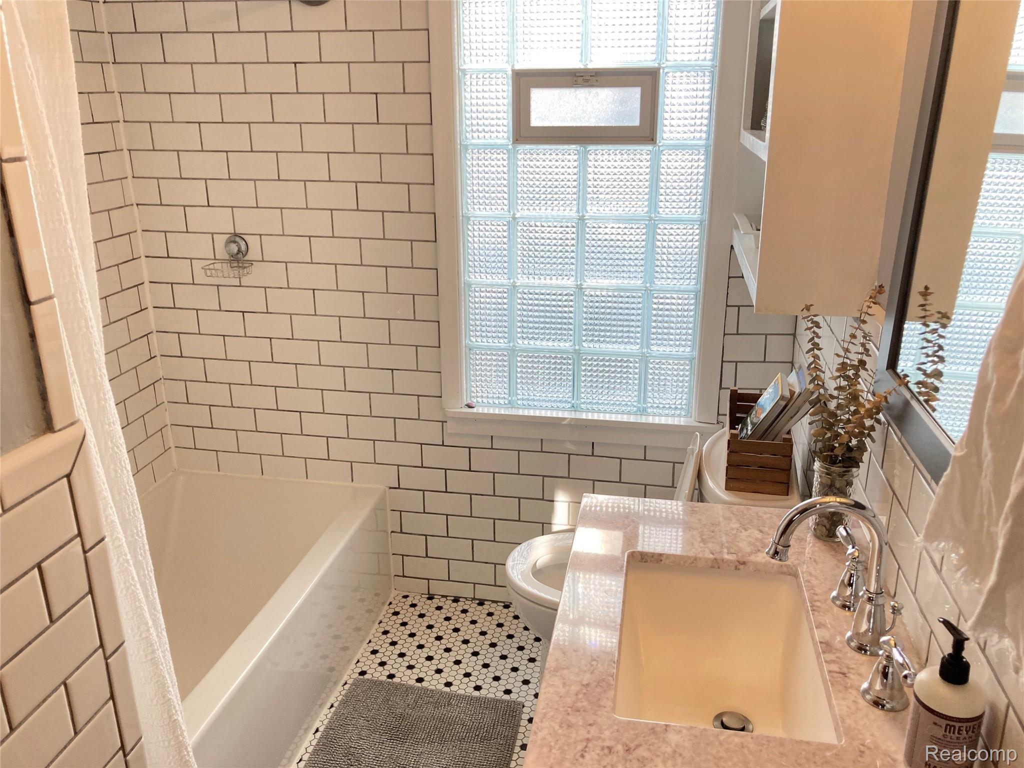 1458 Oakley Road Clawson, MI 48017 - Photo 20 of 32 Beautiful tile!