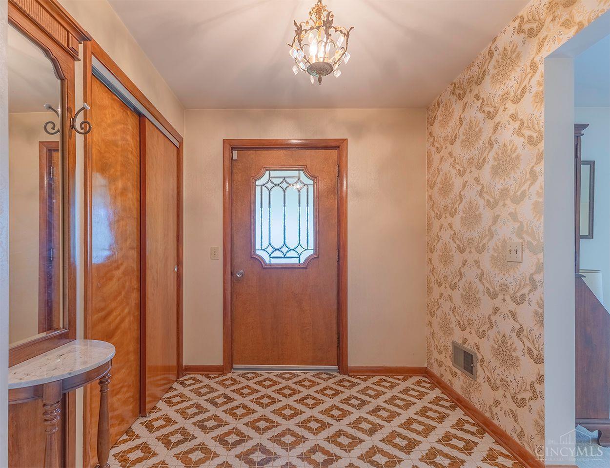 6404 Thompson Road Cincinnati, OH 45247 - Photo 11 of 41 Gallery Image 11