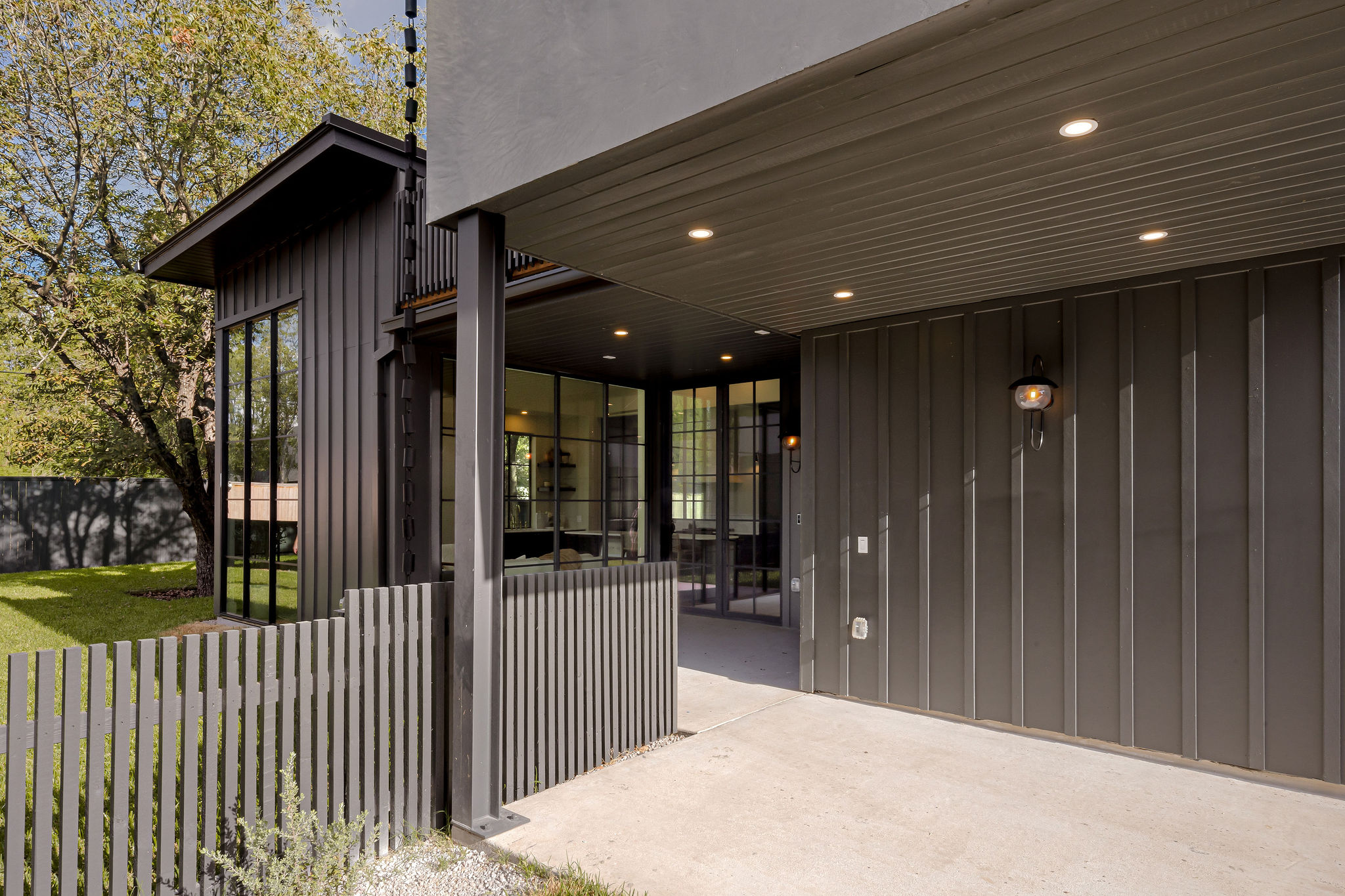 4412 Banister Lane, Unit 2 Austin, TX 78745 - Photo 28 of 29 a view of a balcony