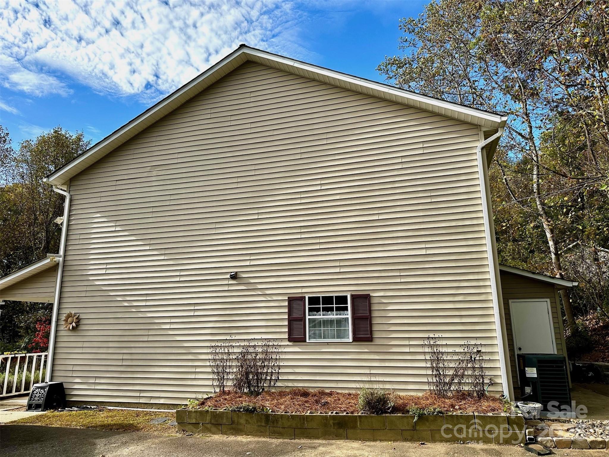 3 Rocking Porch Road Asheville, NC 28805 - Photo 4 of 25 a view of a house