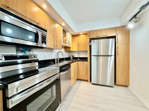 $2,700 | 20515 East Country Club Drive, Unit 1642, Aventura, FL 33180
