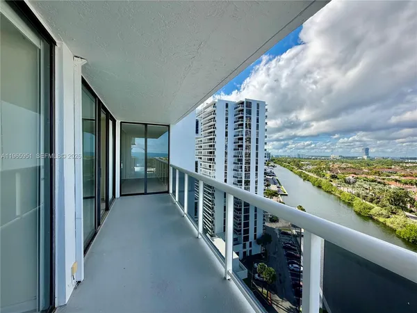 $2,700 | 20515 East Country Club Drive, Unit 1642, Aventura, FL 33180