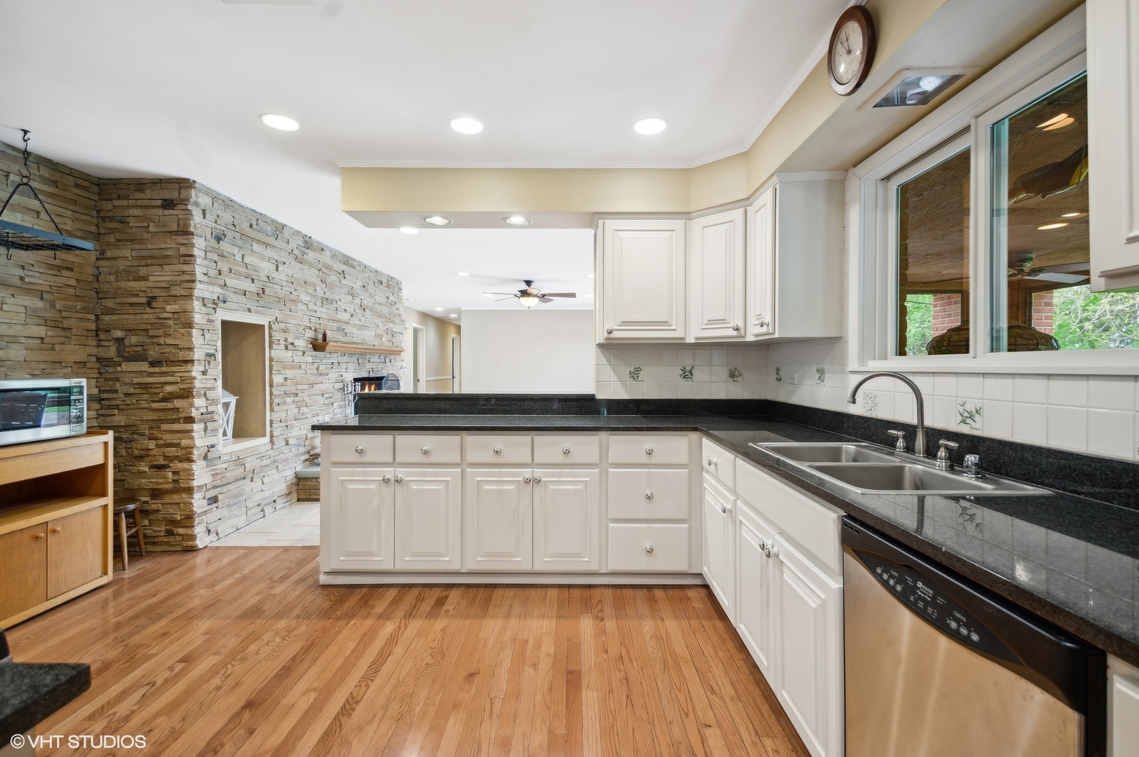 424 Otis Road Barrington, IL 60010 - Photo 9 of 44 Gallery Image 9