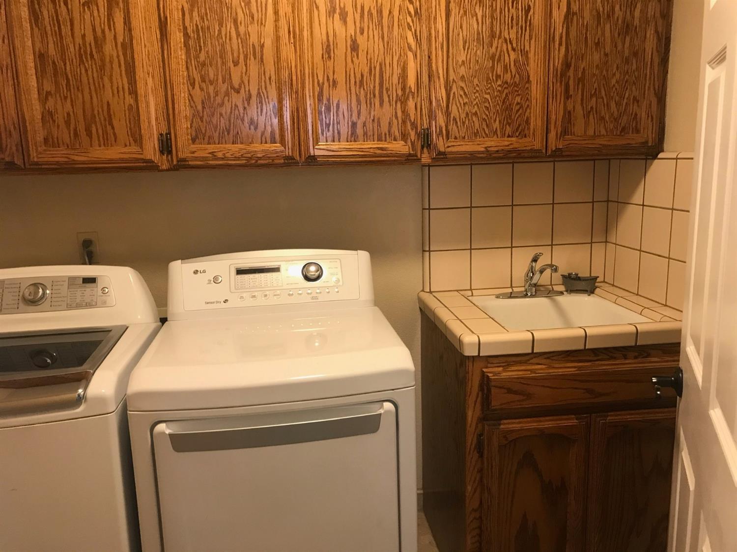 295 Post Avenue Sanger, CA 93657 - Photo 6 of 10